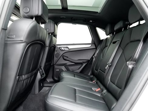 Certified 2026 Porsche Macan AWD/4WD image 27