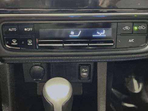 Used 2017 Toyota Corolla SE image 25