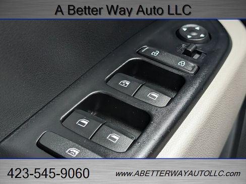 Used 2025 Hyundai Venue Limited FWD image 16