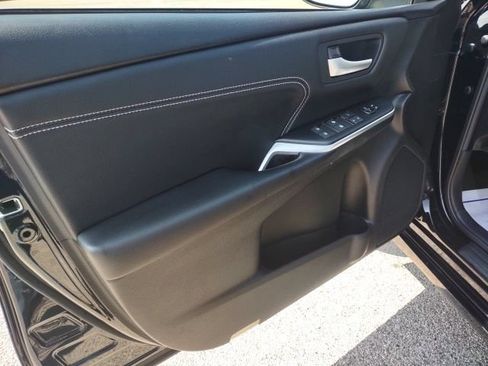Used 2017 Toyota Camry XLE w/ Moonroof Package FWD image 11