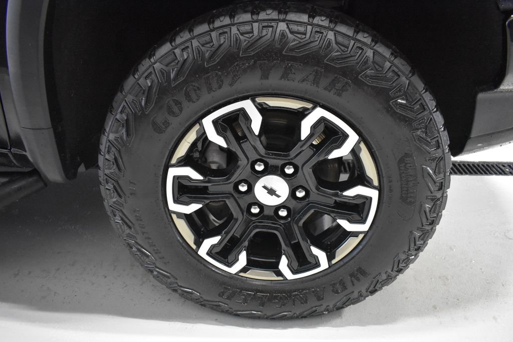 Used 2023 Chevrolet Silverado 1500 ZR2 w/ Technology Package AWD/4WD image 10