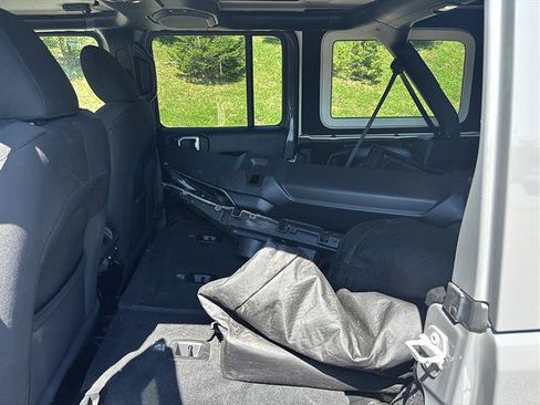 Used 2020 Jeep Wrangler Unlimited Sahara AWD/4WD image 16