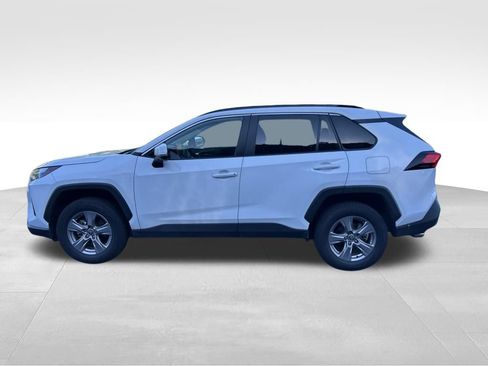 Used 2025 Toyota RAV4 XLE AWD/4WD image 2