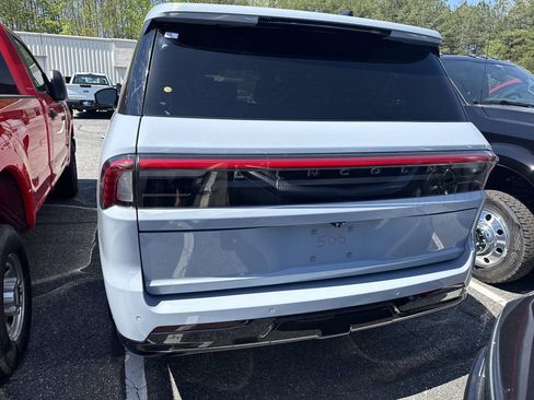 Used 2025 Lincoln Navigator Reserve w/ Jet Appearance Package image 15