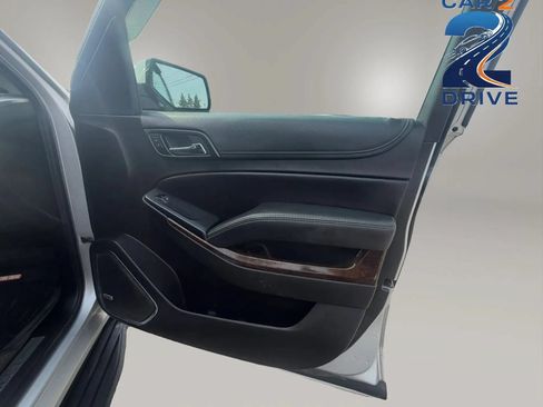 Used 2018 Chevrolet Suburban LT AWD/4WD image 12