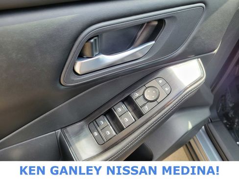 Certified 2025 Nissan Rogue SV image 37