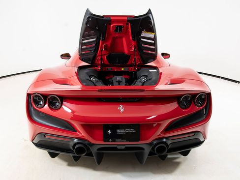 Certified 2022 Ferrari F8 Tributo RWD image 33