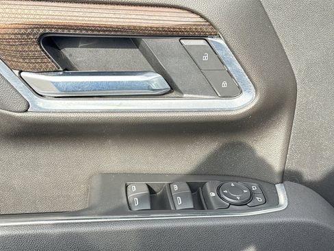 Used 2025 Chevrolet Silverado 2500 LT w/ Convenience Package image 11