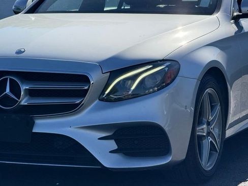 Used 2017 Mercedes-Benz E 300 4MATIC image 2