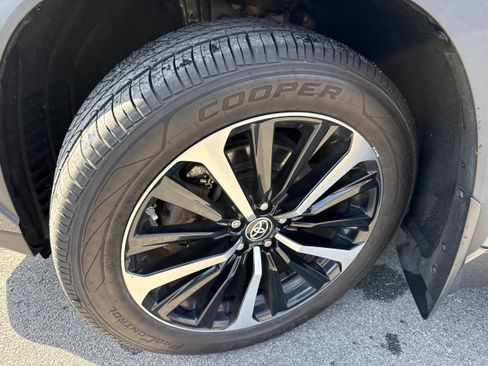 Used 2022 Toyota Highlander XSE AWD/4WD image 4