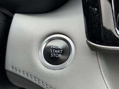 Used 2021 Toyota Highlander XLE AWD/4WD image 43