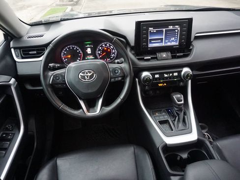 Used 2021 Toyota RAV4 XLE Premium FWD image 5