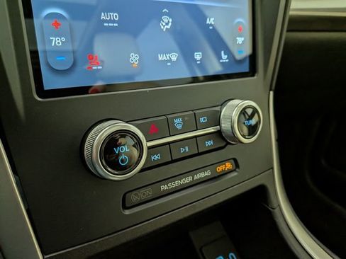 Used 2023 Ford Edge SEL w/ Convenience Package image 9