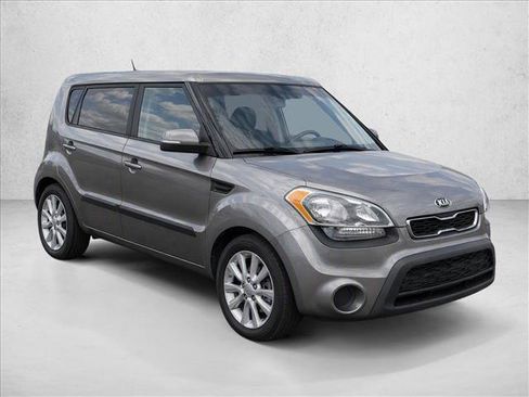 Used 2013 Kia Soul + FWD image 3
