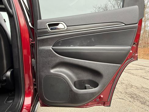 Used 2021 Jeep Grand Cherokee Limited image 28