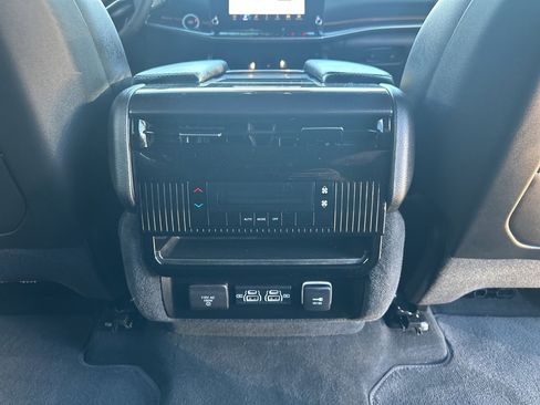 Used 2023 Jeep Wagoneer Base image 33