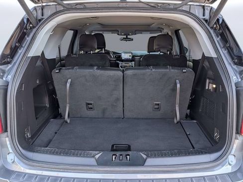 Used 2021 Ford Explorer XLT w/ Equipment Group 202A RWD image 12