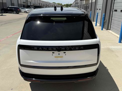 Used 2025 Land Rover Range Rover Long Wheelbase Autobiography image 9