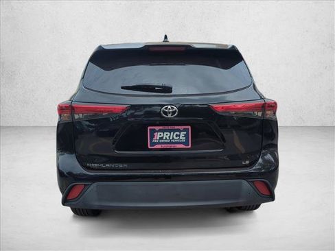Used 2021 Toyota Highlander LE FWD image 6