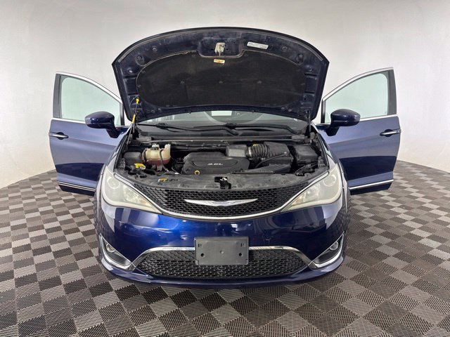 Used 2017 Chrysler Pacifica Touring-L FWD image 13