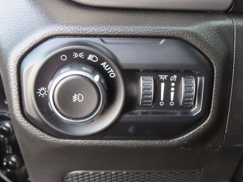 Used 2022 Jeep Wrangler Unlimited Willys image 16