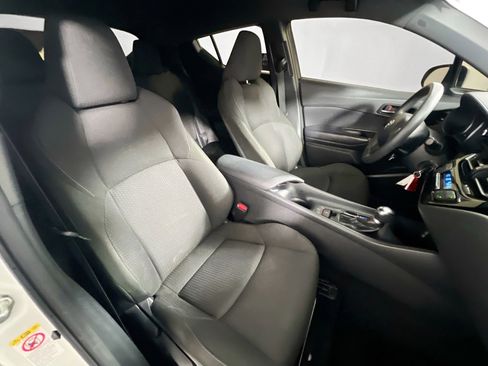 Used 2019 Toyota C-HR LE image 29