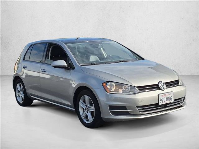Used 2017 Volkswagen Golf 4-Door FWD image 3