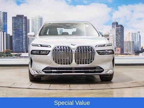 Used 2025 BMW i7 xDrive60 w/ Premium Package AWD/4WD image 3