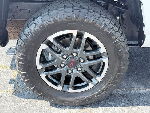 Used 2025 Toyota Tacoma TRD Sport AWD/4WD image 34