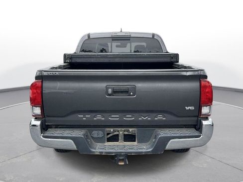 Used 2018 Toyota Tacoma SR5 RWD image 7