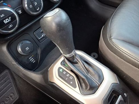 Used 2016 Jeep Renegade Limited AWD/4WD image 16