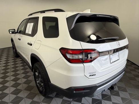 Used 2024 Honda Pilot TrailSport image 4