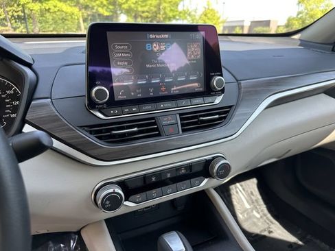 Certified 2025 Nissan Altima 2.5 SV FWD image 30