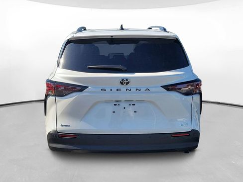 New 2026 Toyota Sienna XLE FWD image 5