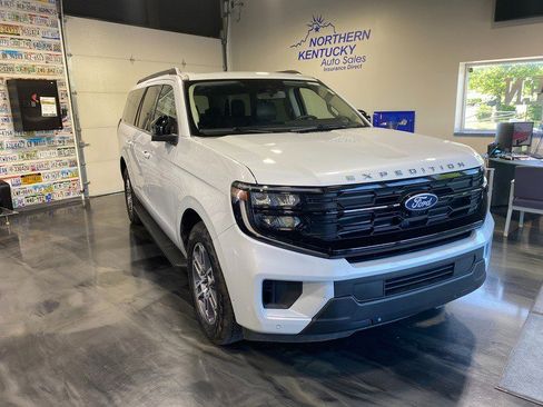 Used 2025 Ford Expedition Max Active AWD/4WD image 1