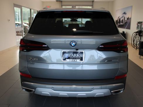 Used 2025 BMW X5 xDrive50e AWD/4WD image 27