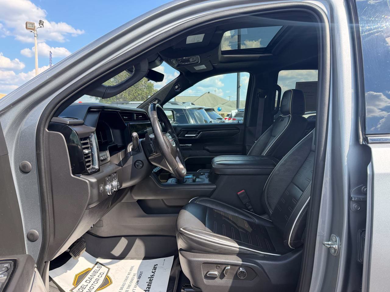 Used 2023 GMC Sierra 1500 AT4X w/ AT4X AEV Edition AWD/4WD image 5