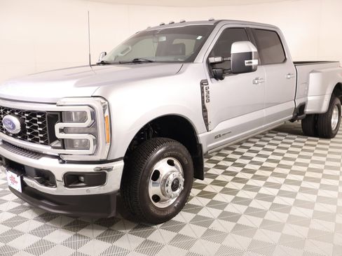 Used 2023 Ford F350 Lariat w/ Lariat Ultimate Package AWD/4WD image 11