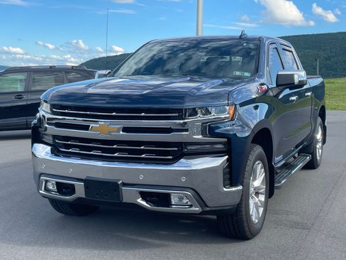 Used 2020 Chevrolet Silverado 1500 LTZ w/ LTZ Premium Package AWD/4WD image 6