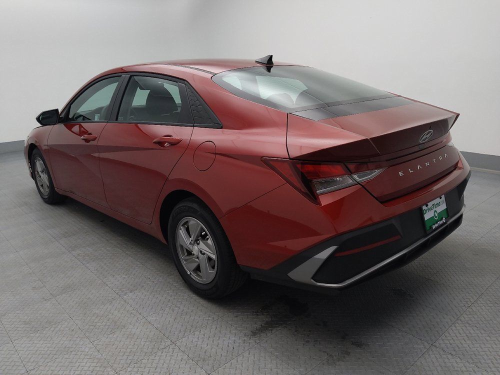 Used 2025 Hyundai Elantra SE FWD image 5