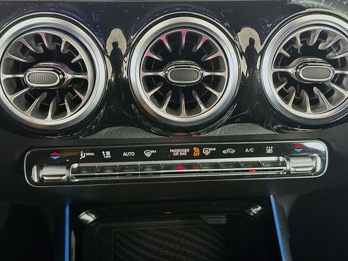 Used 2024 Mercedes-Benz EQB 250+ image 23