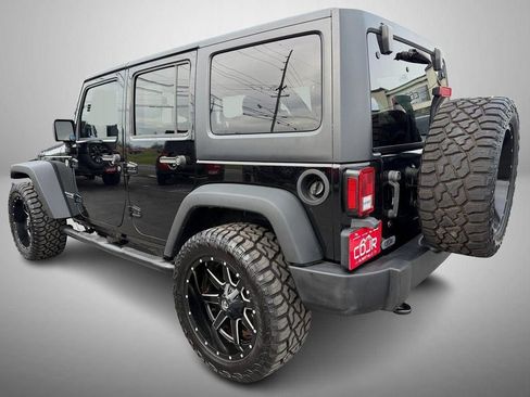 Used 2018 Jeep Wrangler Unlimited Rubicon w/ Connectivity Group AWD/4WD image 4