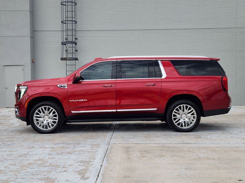 Used 2025 GMC Yukon XL Elevation AWD/4WD image 5