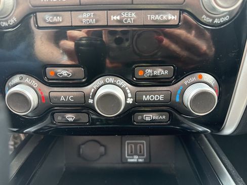 Used 2018 Nissan Pathfinder SV image 22