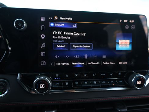 Used 2025 Chevrolet Colorado Z71 w/ Technology Package AWD/4WD image 19