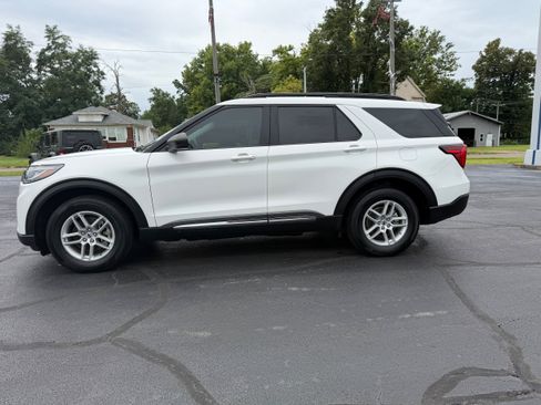 Used 2025 Ford Explorer Active AWD/4WD image 13