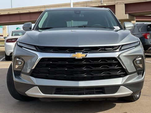 Used 2025 Chevrolet Blazer LT image 3