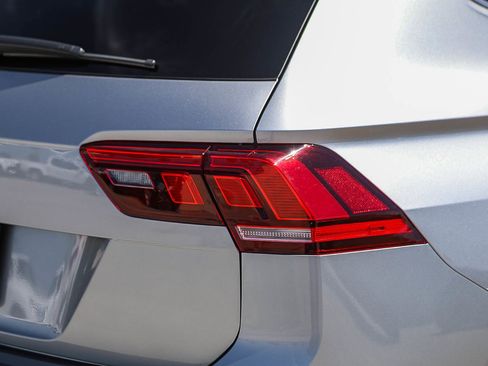 Used 2022 Volkswagen Tiguan SE FWD image 9