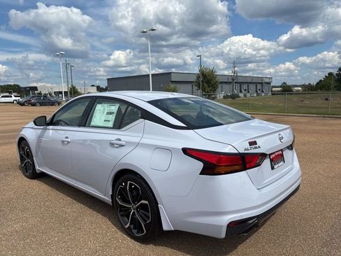 New 2025 Nissan Altima 2.5 SR w/ SR Premium Package image 2
