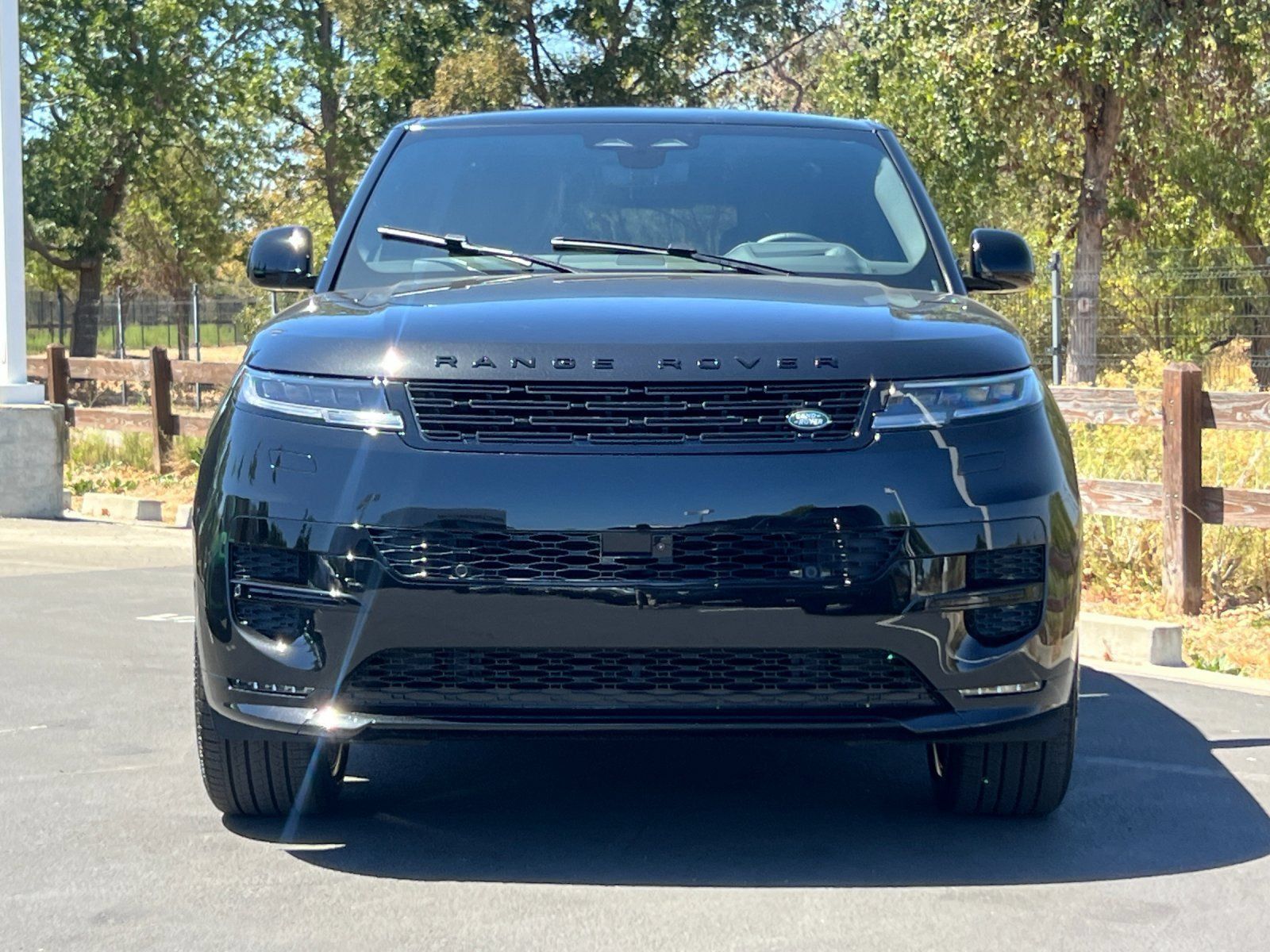 New 2026 Land Rover Range Rover Sport Dynamic SE AWD/4WD image 9